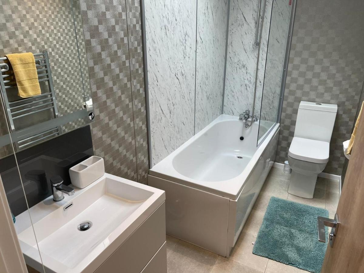 Indulgence Lakeside Lodge I3 With Hot Tub, Private Fishing Peg Situated At Tattershall Lakes Country Park Bagian luar foto