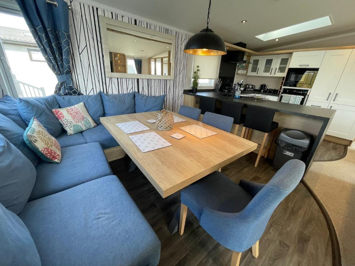 Indulgence Lakeside Lodge I3 With Hot Tub, Private Fishing Peg Situated At Tattershall Lakes Country Park Bagian luar foto